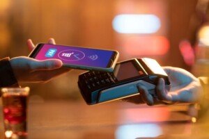 How Neobanks Are Disrupting Traditional Banking: Neobanks vs Traditional Banks