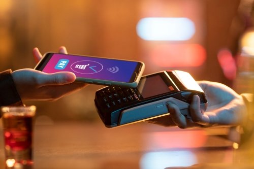 How Neobanks Are Disrupting Traditional Banking: Neobanks vs Traditional Banks